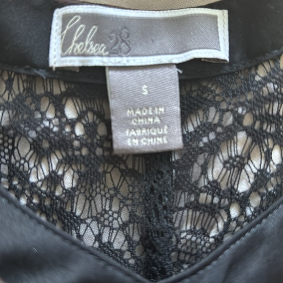 Chelsea 28 size S black floral, and lace long sleeves blouse. - Picture 6 of 7